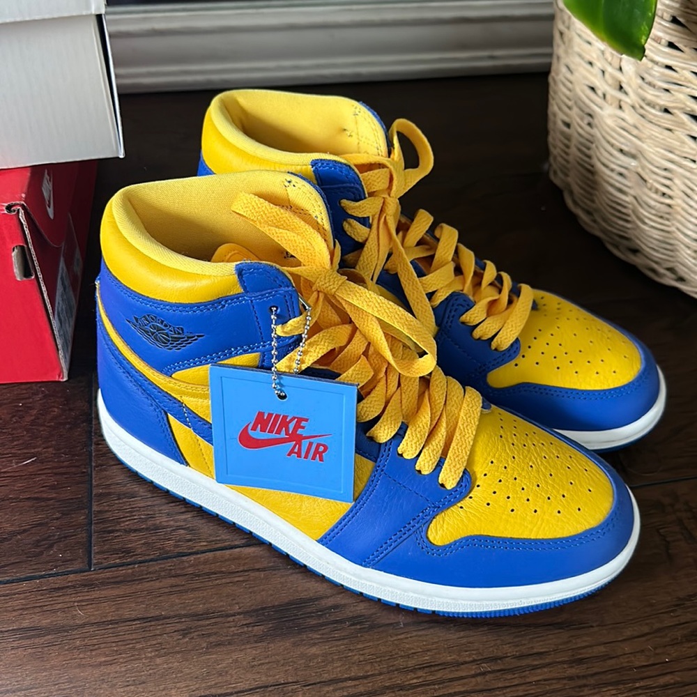 COPY - Nike Air Jordan Women's 1 Retro High OG Varsity Maize / Game Royal - Sail